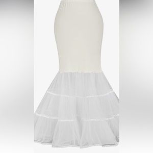Brand new never worn size medium/ large white underskirt
